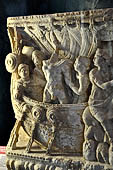 Volterra. La grandiosa serie di urne cinerarie del Museo Etrusco Guarnacci. 